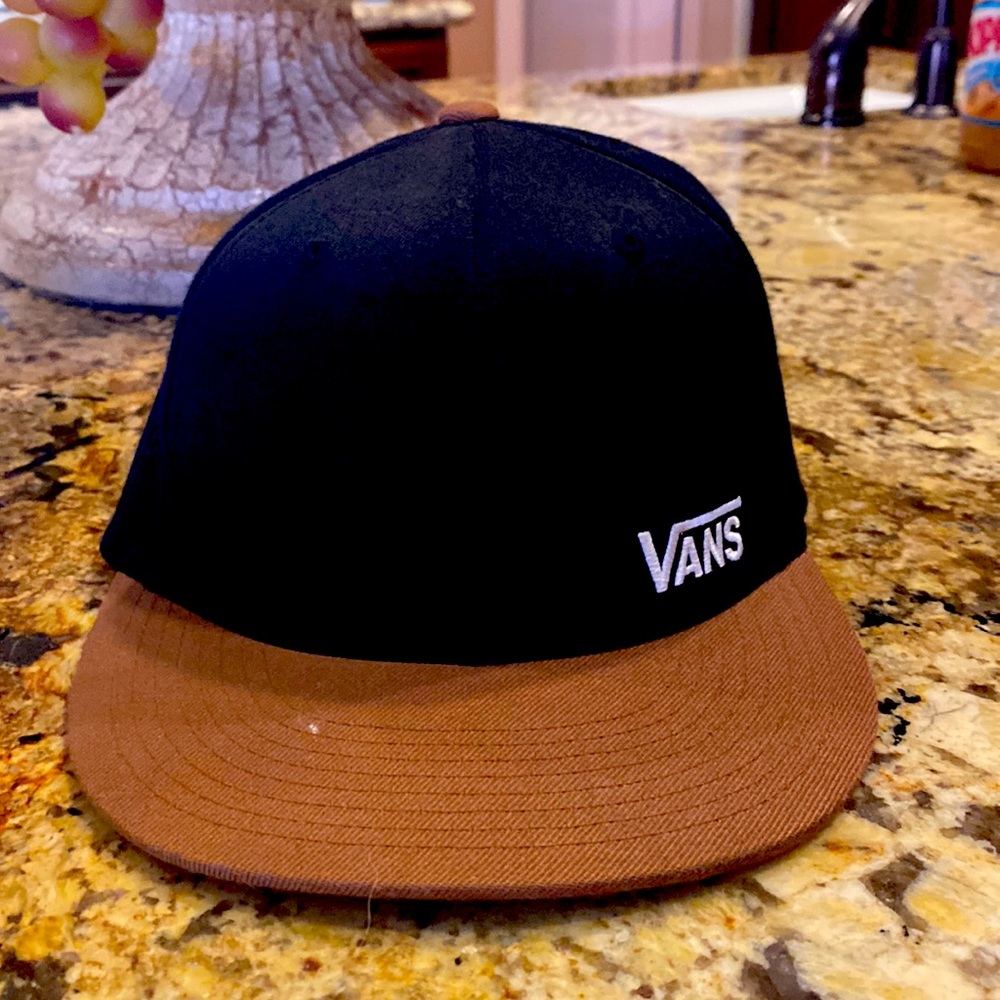 Black and brown vans hat